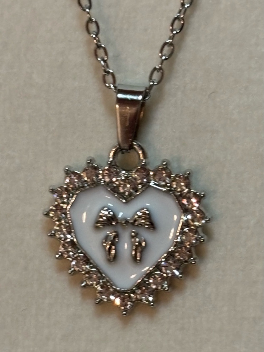 ✨ Delicate Bow Heart Pendant Necklace – Timeless & Feminine Sparkle ✨